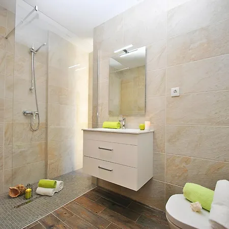 Villa Villa In Armacao De Pera With Garden