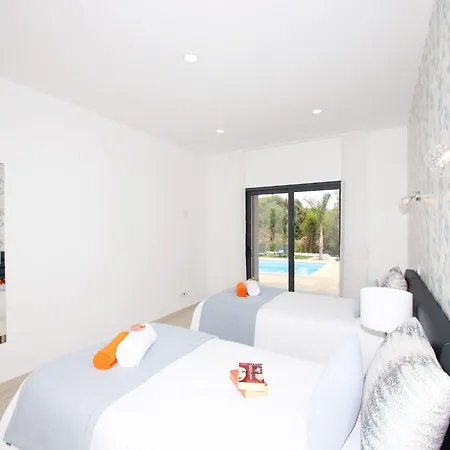 Villa In Armacao De Pera With Garden * Armacao de Pera