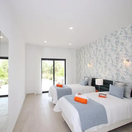 Villa In Armacao De Pera With Garden Villa Armacao de Pera