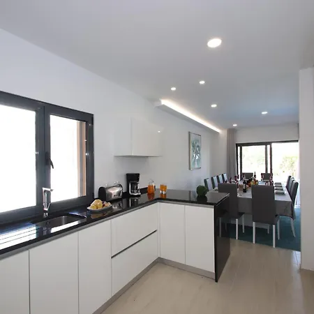 Villa In Armacao De Pera With Garden
