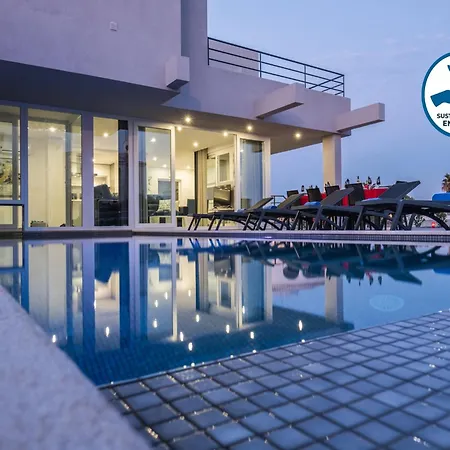 Villa In Armacao De Pera With Garden