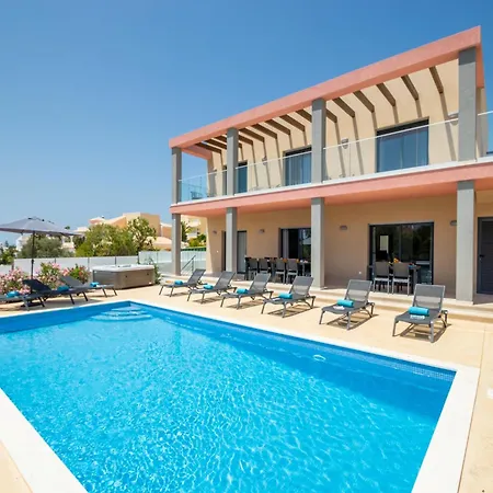 וילה Villa In Armacao De Pera With Garden