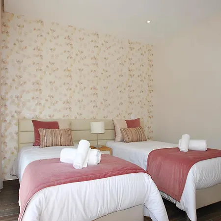 Villa In Armacao De Pera With Garden וילה