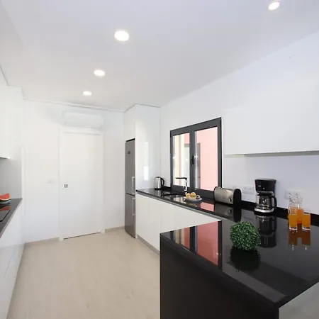 Villa In Armacao De Pera With Garden * Armação de Pêra