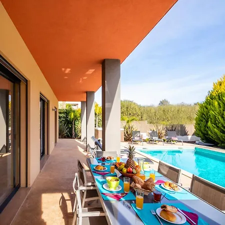 Villa In Armacao De Pera With Garden * Armacao de Pera