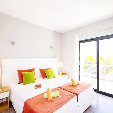 Villa In Armacao De Pera With Garden וילה Armação de Pêra