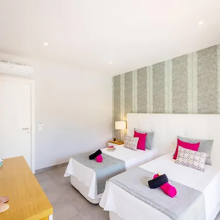 Villa In Armacao De Pera With Garden * Armação de Pêra