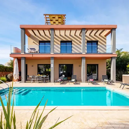 Villa In Armacao De Pera With Garden