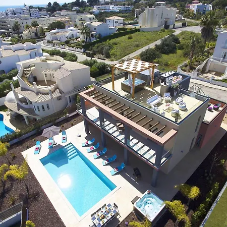 Villa In Armacao De Pera With Garden וילה *