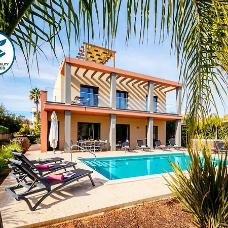 Villa In Armacao De Pera With Garden *